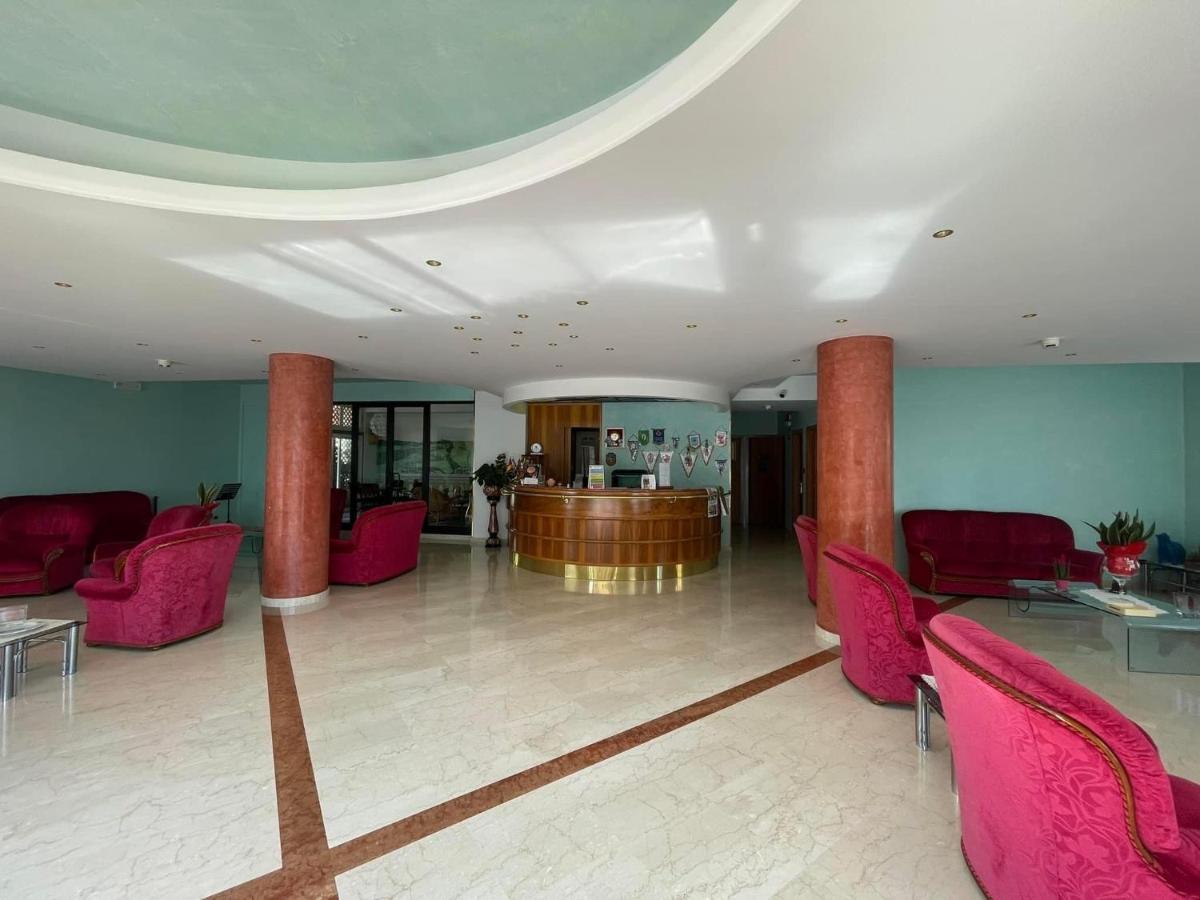 Hotel Cristina Chianciano Terme Kültér fotó
