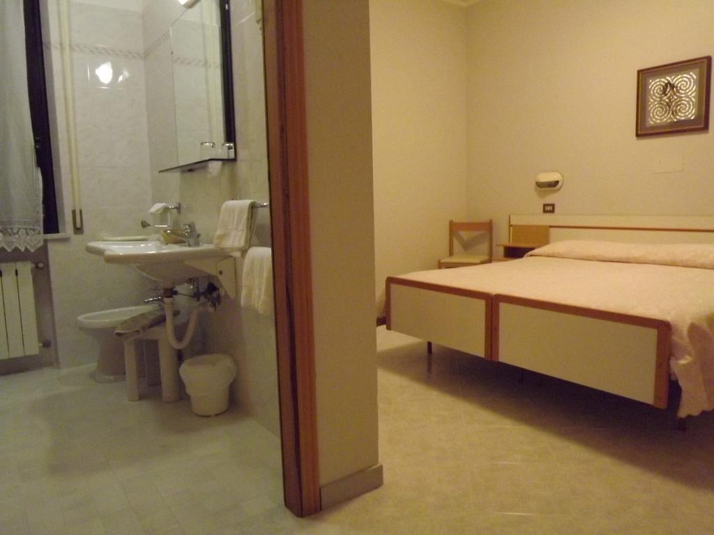 Hotel Cristina Chianciano Terme Szoba fotó