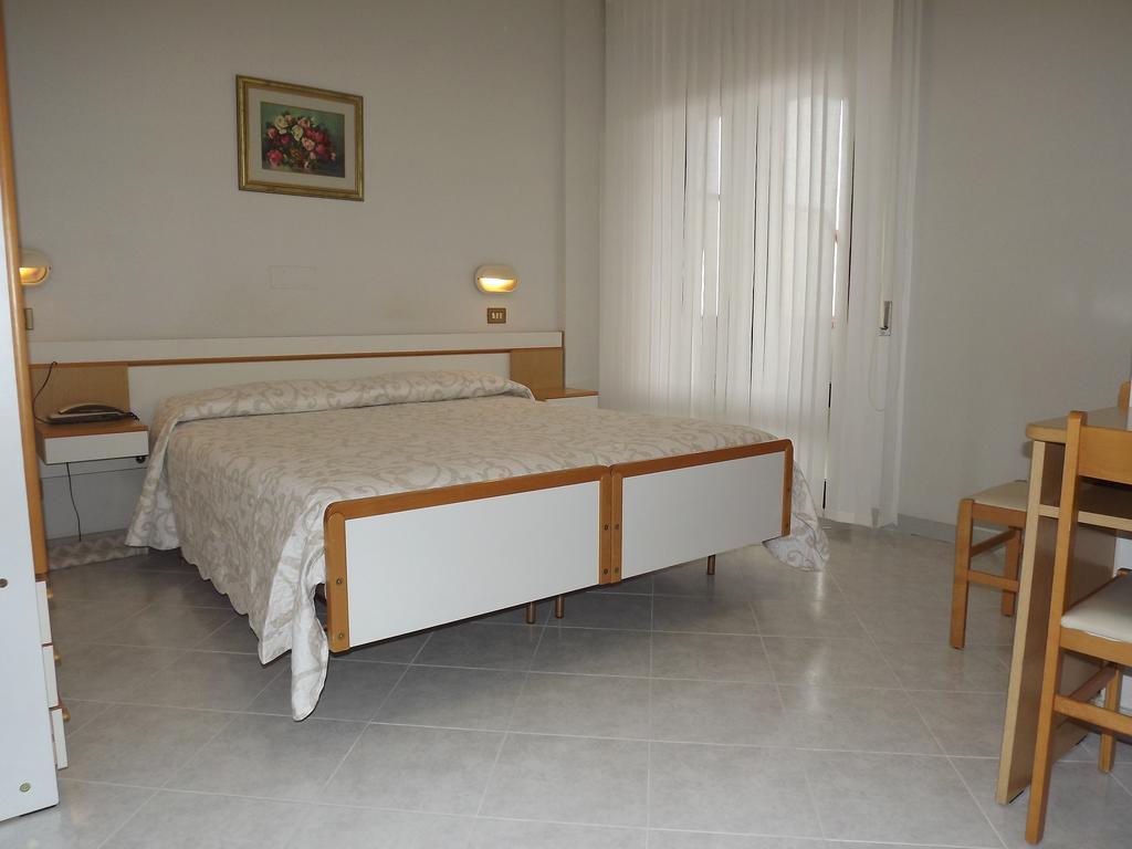 Hotel Cristina Chianciano Terme Kültér fotó