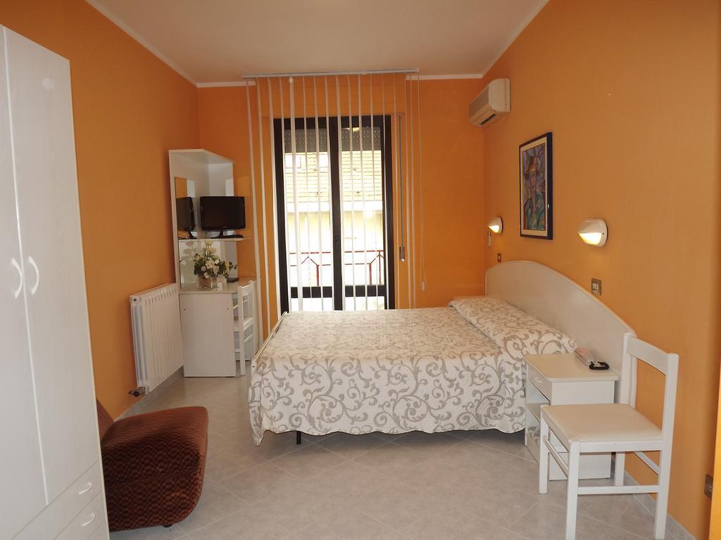 Hotel Cristina Chianciano Terme Kültér fotó