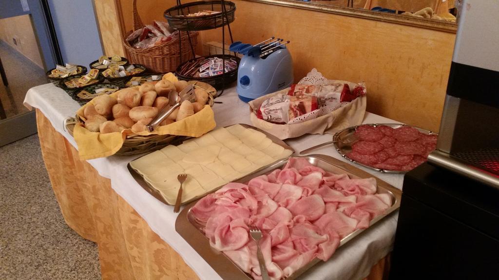 Hotel Cristina Chianciano Terme Kültér fotó